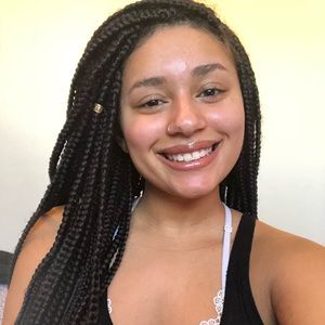 Meet your Posher, Alyssa